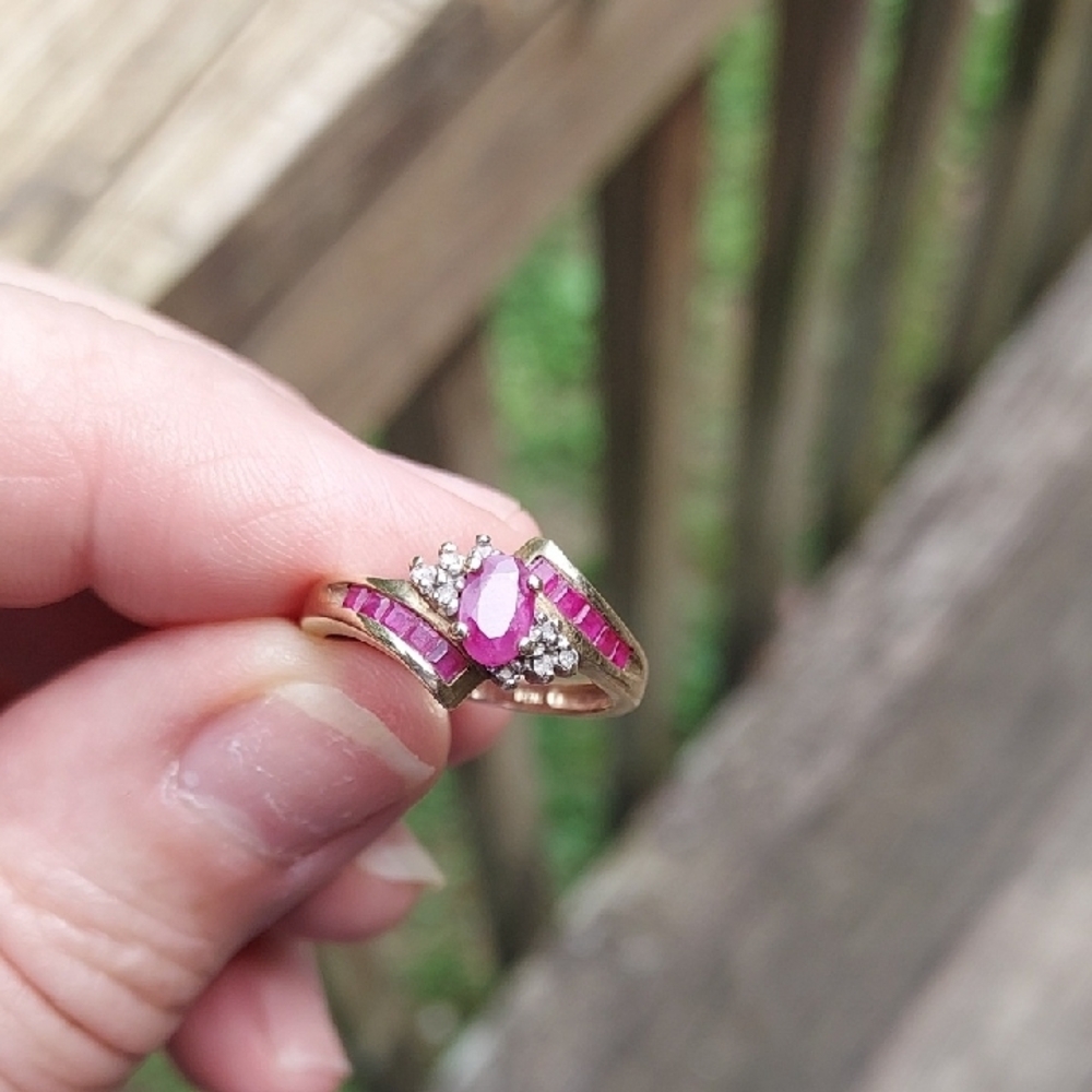 10K Gold and Diamonds Vintage Ruby Ring